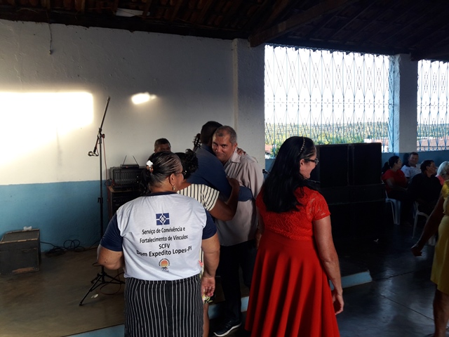 Idosos comemoram Dia das Mães em DEL - Imagem 55