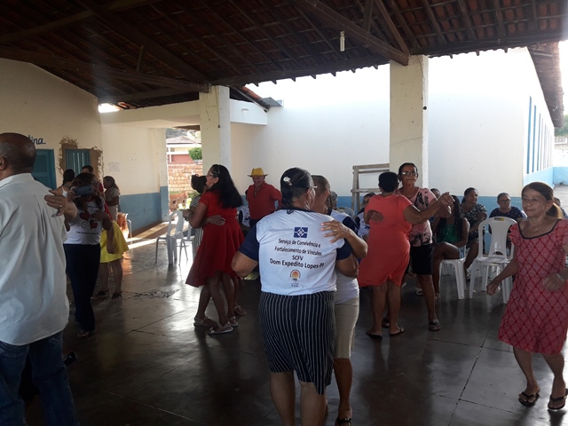 Idosos comemoram Dia das Mães em DEL - Imagem 13