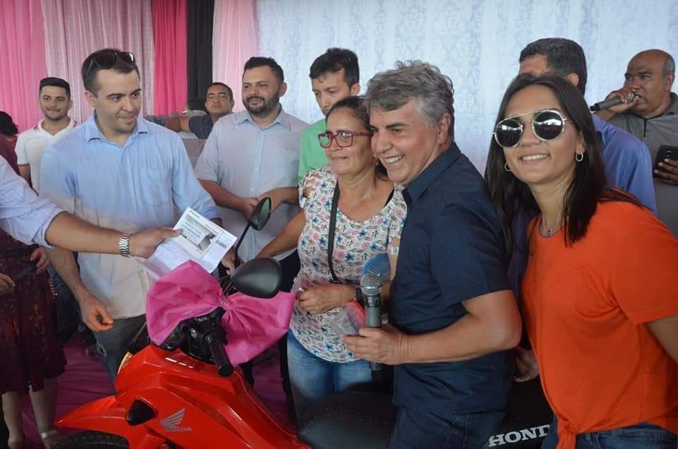 Festa para às Mães , um sucesso de público e excelentes brindes, entre eles uma moto okm 
