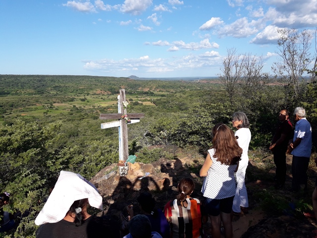 Peregrinação da subida do morro festejos da Santa Cruz em Malhada no município de Bocaina – PI - Imagem 57