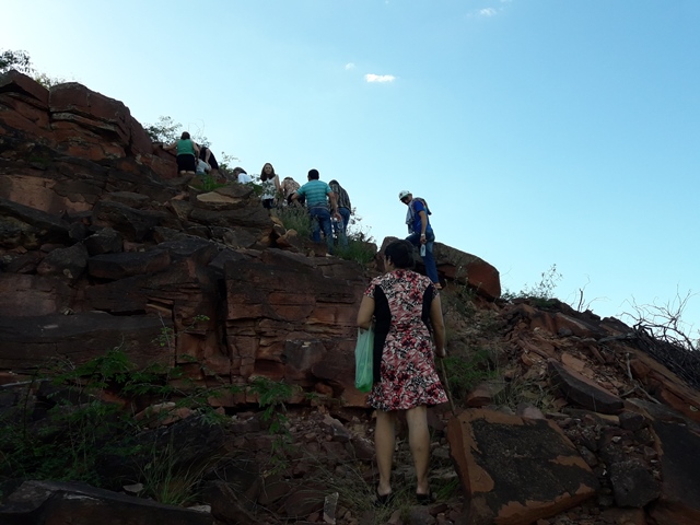 Peregrinação da subida do morro festejos da Santa Cruz em Malhada no município de Bocaina – PI - Imagem 44