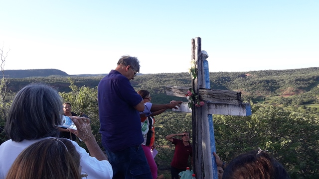 Peregrinação da subida do morro festejos da Santa Cruz em Malhada no município de Bocaina – PI - Imagem 80