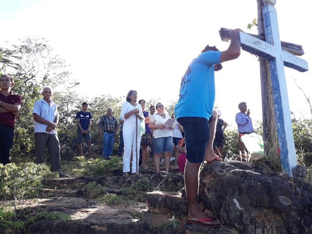 Peregrinação da subida do morro festejos da Santa Cruz em Malhada no município de Bocaina – PI - Imagem 55
