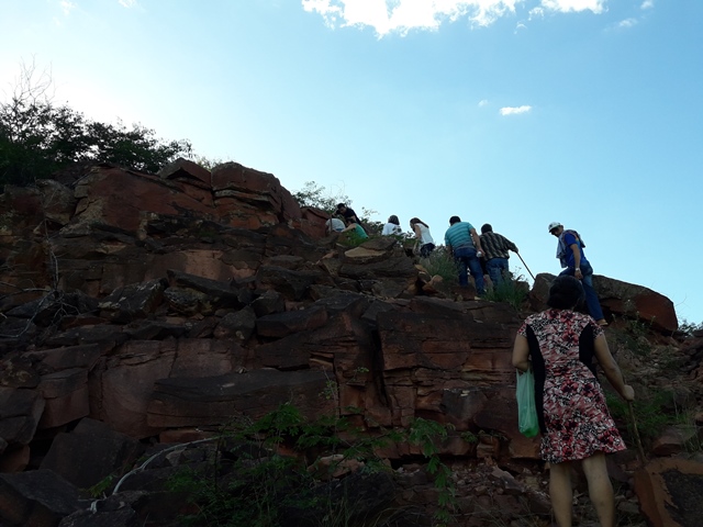 Peregrinação da subida do morro festejos da Santa Cruz em Malhada no município de Bocaina – PI - Imagem 42