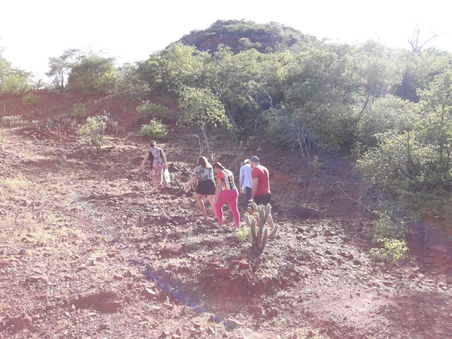 Peregrinação da subida do morro festejos da Santa Cruz em Malhada no município de Bocaina – PI - Imagem 38