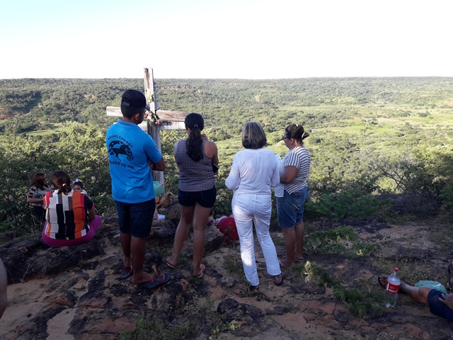 Peregrinação da subida do morro festejos da Santa Cruz em Malhada no município de Bocaina – PI - Imagem 71