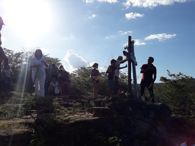 Peregrinação da subida do morro festejos da Santa Cruz em Malhada no município de Bocaina – PI - Imagem 51