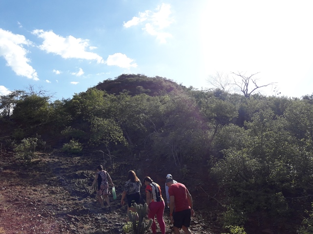 Peregrinação da subida do morro festejos da Santa Cruz em Malhada no município de Bocaina – PI - Imagem 34