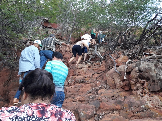 Peregrinação da subida do morro festejos da Santa Cruz em Malhada no município de Bocaina – PI - Imagem 43