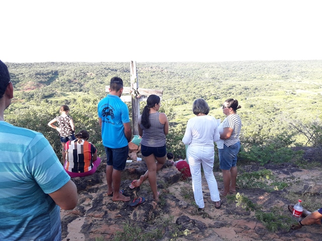 Peregrinação da subida do morro festejos da Santa Cruz em Malhada no município de Bocaina – PI - Imagem 70