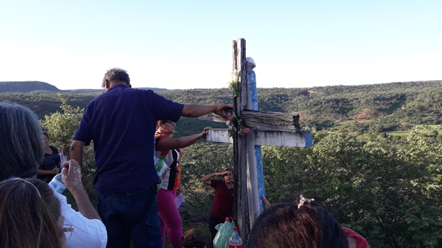 Peregrinação da subida do morro festejos da Santa Cruz em Malhada no município de Bocaina – PI - Imagem 81