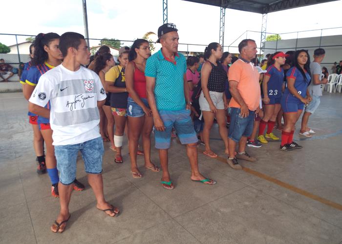 Atletas do futebol feminino iniciam a 2ª Copa Batom de Pedro II - Imagem 2