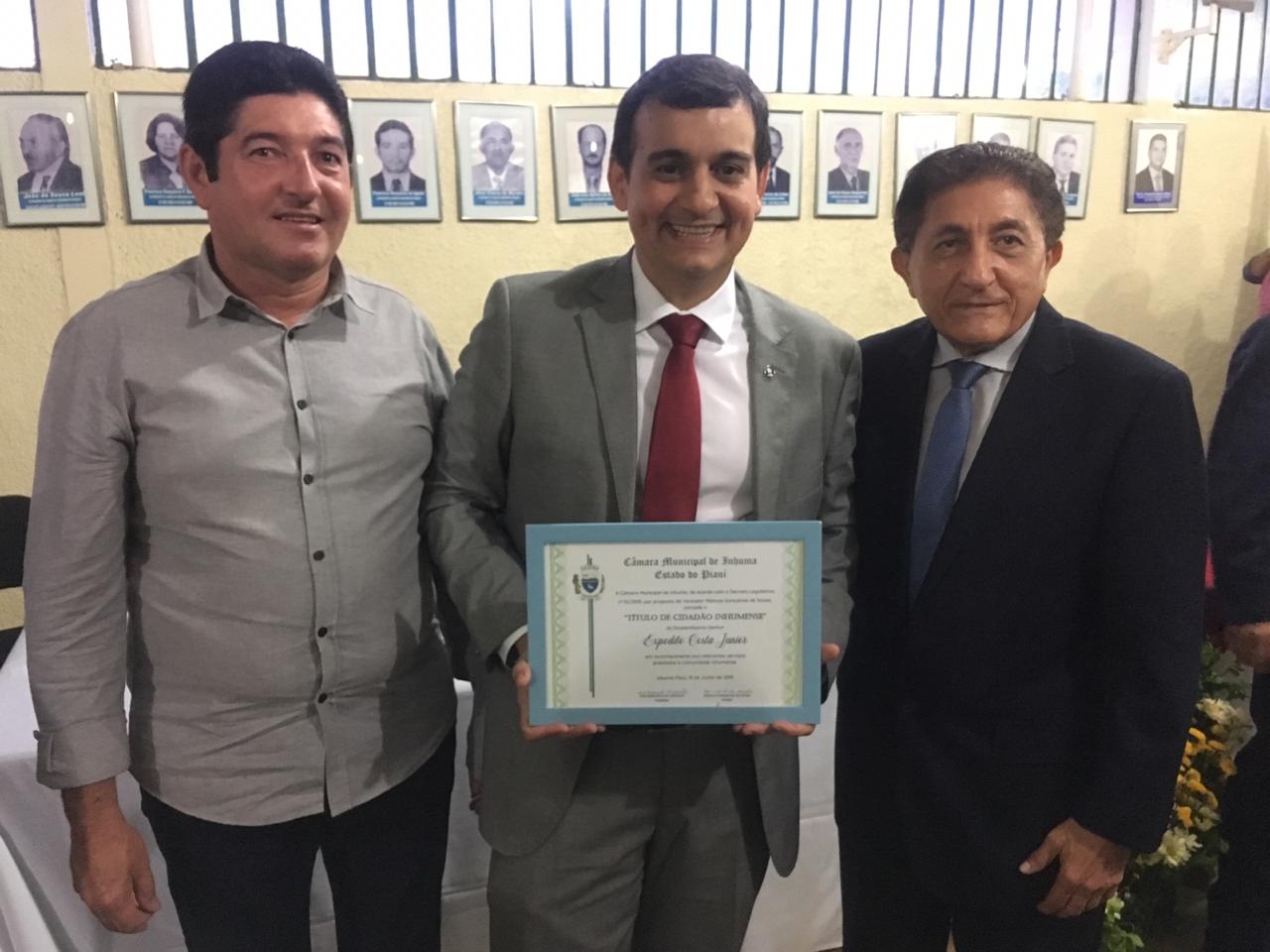 O Juiz da Comarca de Inhuma, Dr. Expedito Costa, recebe título de Cidadão Inhumense em Sessão Solene em aniversário da cidade. - Imagem 4