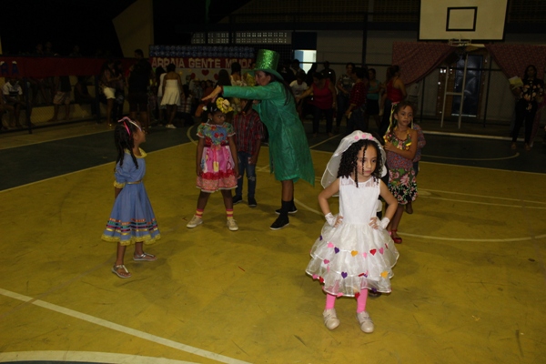 Escolinha Tia Loura realizou  arraiá com crianças - Imagem 31