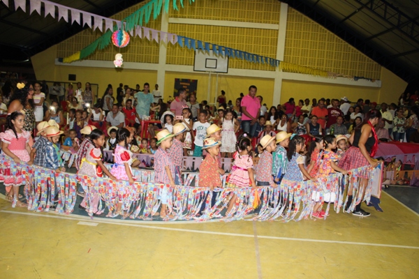 Escolinha Tia Loura realizou  arraiá com crianças - Imagem 27