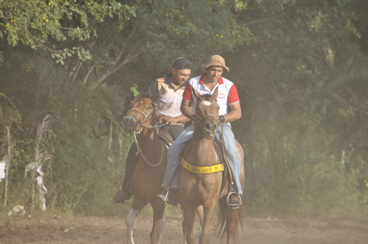 Pega de Boi reúne Vaquerama e amigos em Prado na comunidade Baixa Grande  - Imagem 5