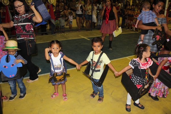 Escolinha Tia Loura realizou  arraiá com crianças - Imagem 8