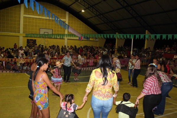 Escolinha Tia Loura realizou  arraiá com crianças - Imagem 11