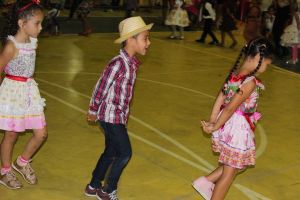 Escolinha Tia Loura realizou  arraiá com crianças - Imagem 43