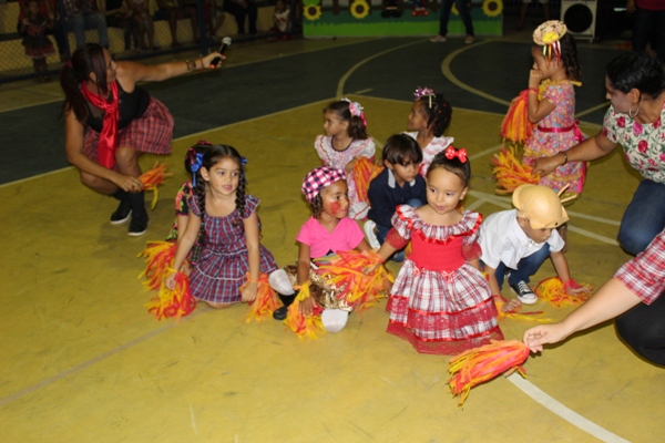 Escolinha Tia Loura realizou  arraiá com crianças - Imagem 16