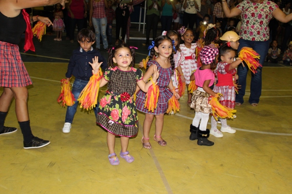 Escolinha Tia Loura realizou  arraiá com crianças - Imagem 17