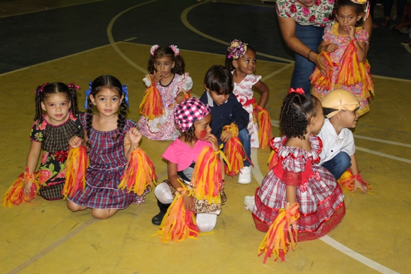 Escolinha Tia Loura realizou  arraiá com crianças - Imagem 15