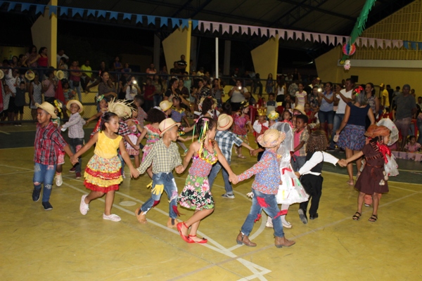 Escolinha Tia Loura realizou  arraiá com crianças - Imagem 44