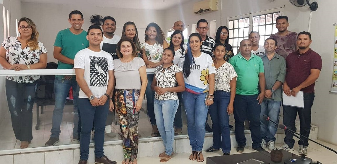 Professor Marcos Luhan profere palestra em capacitação para pré-candidatos