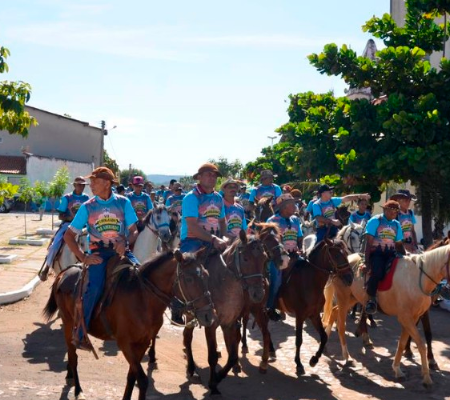 Cavalgada da Amizade reúne uma multidão em Barro Duro