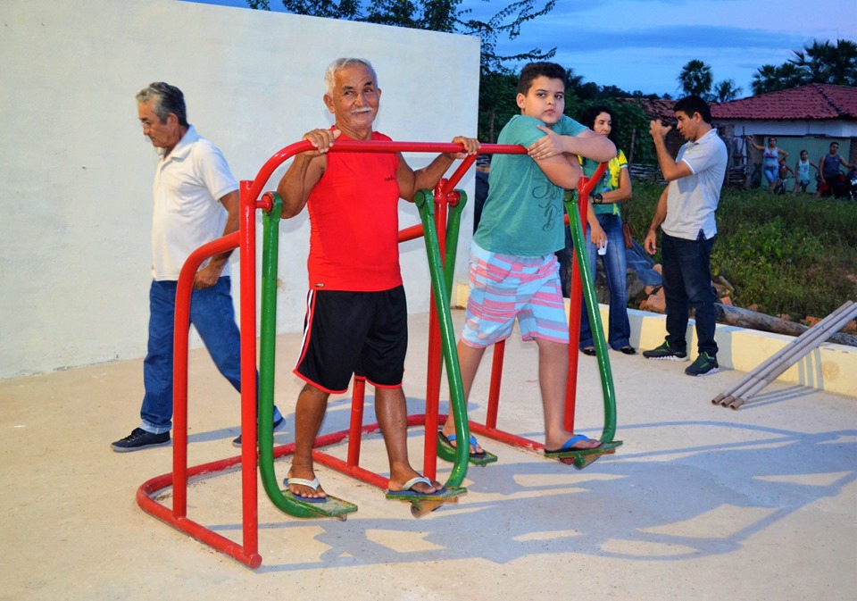 Prefeito Genival Bezerra inaugura Academia ao Ar Livre na zona rural - Imagem 37