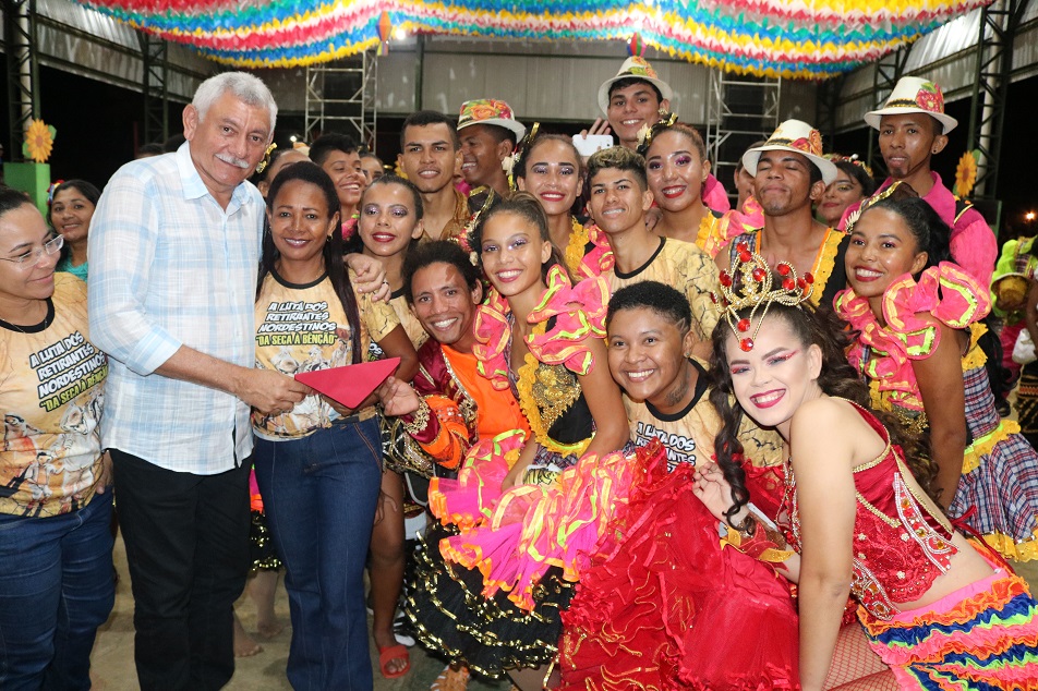 Luar de Santo Antônio e Sanfona Dourada se apresentaram no Festival Junino de N. S. dos Remédios 