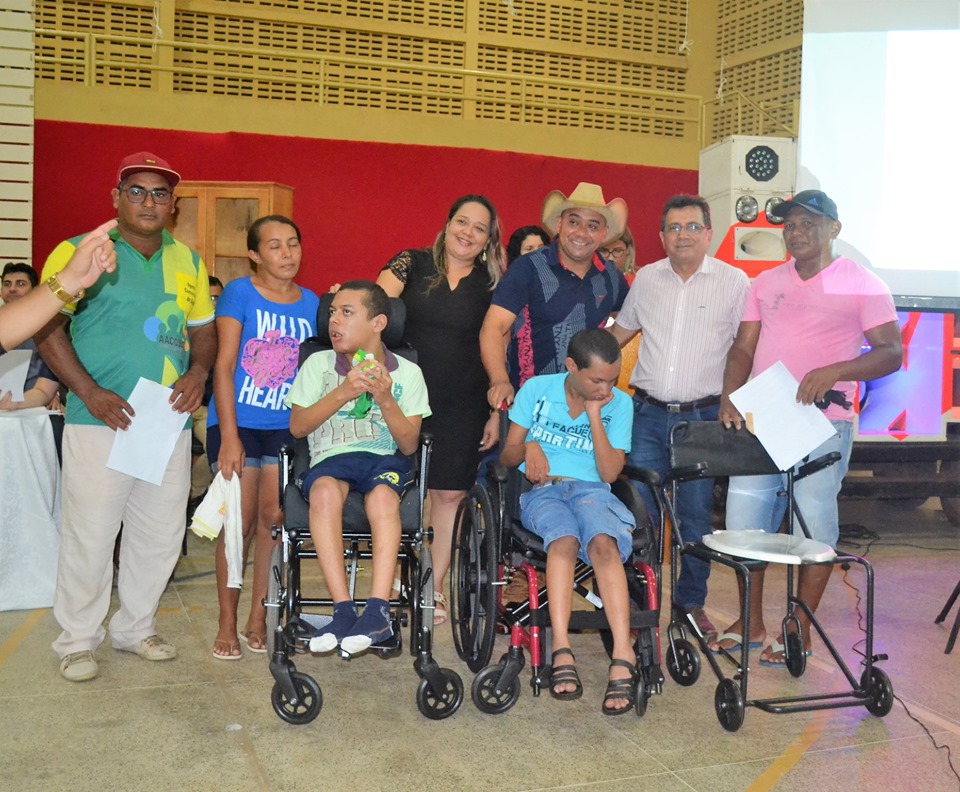 SMS de Joaquim Pires entrega equipamentos ortopédicos aos pacientes com deficiência física - Imagem 2