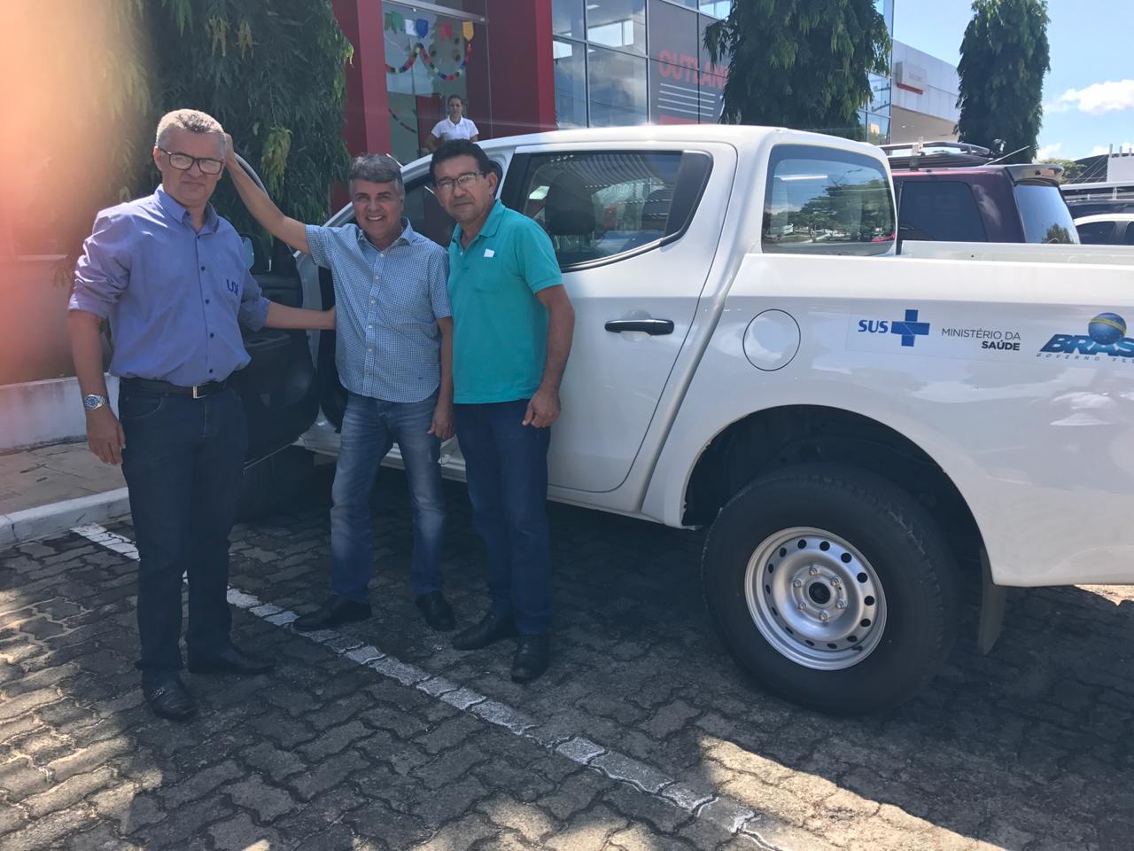 Prefeito João Luiz entrega mais um veículo para à população de Monsenhor Gil - Imagem 1