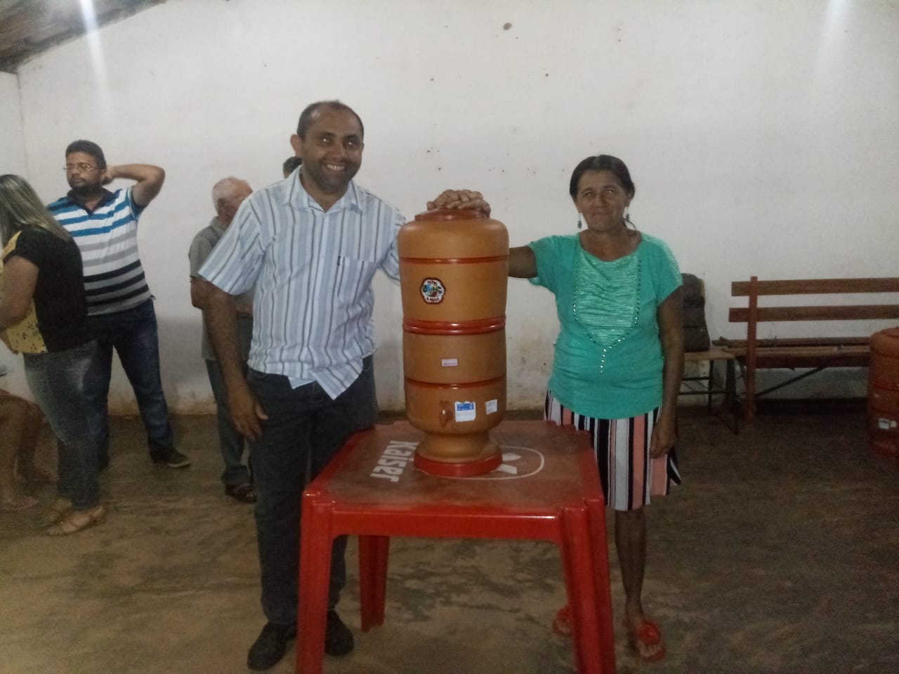 Prefeito Dr. José Maria faz entrega de Filtros na Comunidade Furta-lhe A Volta. - Imagem 6