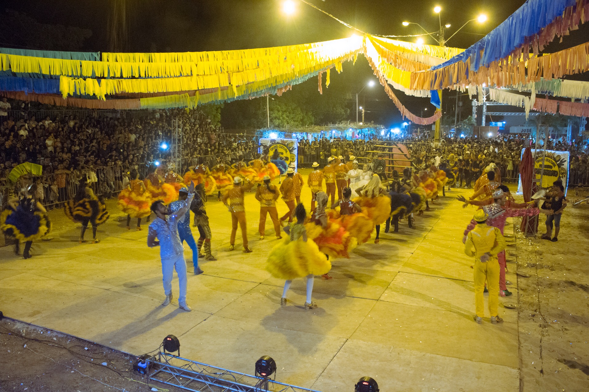 Apresentação das quadrilhas profissionais na Vila Junina de Uruçuí - Imagem 2