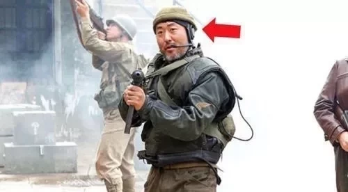 Conheça erros de figurino de filmes que ninguém reparou - imagem 206