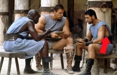 Conheça erros de figurino de filmes que ninguém reparou - imagem 217