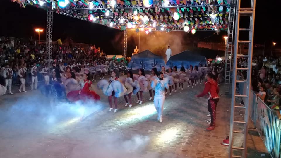 Com criatividade prefeitura de Barras realiza Festival Folclórico - Imagem 3