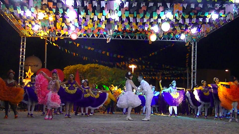 Com criatividade prefeitura de Barras realiza Festival Folclórico 