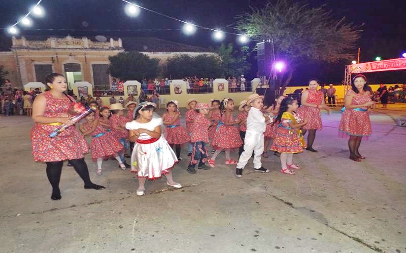 Público prestigia primeira noite do Encontro de Folguedos na Praça Manoel Nogueira Lima  - Imagem 36