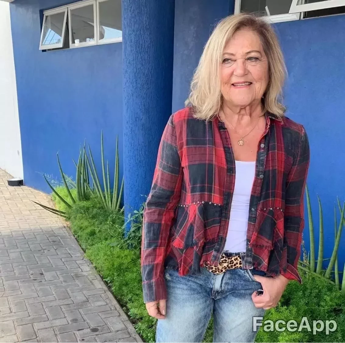 Entrando na onda: Veja apresentadores da TVMN com "filtro de idoso" - imagem 739