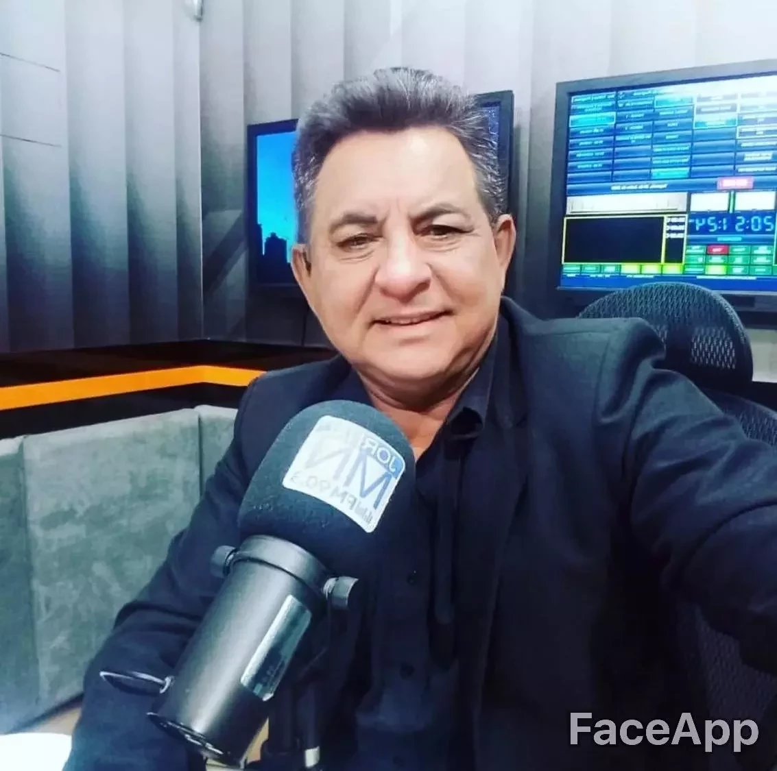 Entrando na onda: Veja apresentadores da TVMN com "filtro de idoso" - imagem 744