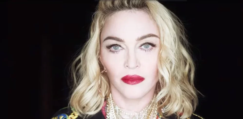 Do lixo ao luxo: Veja os famosos que já moraram na rua - imagem 1411