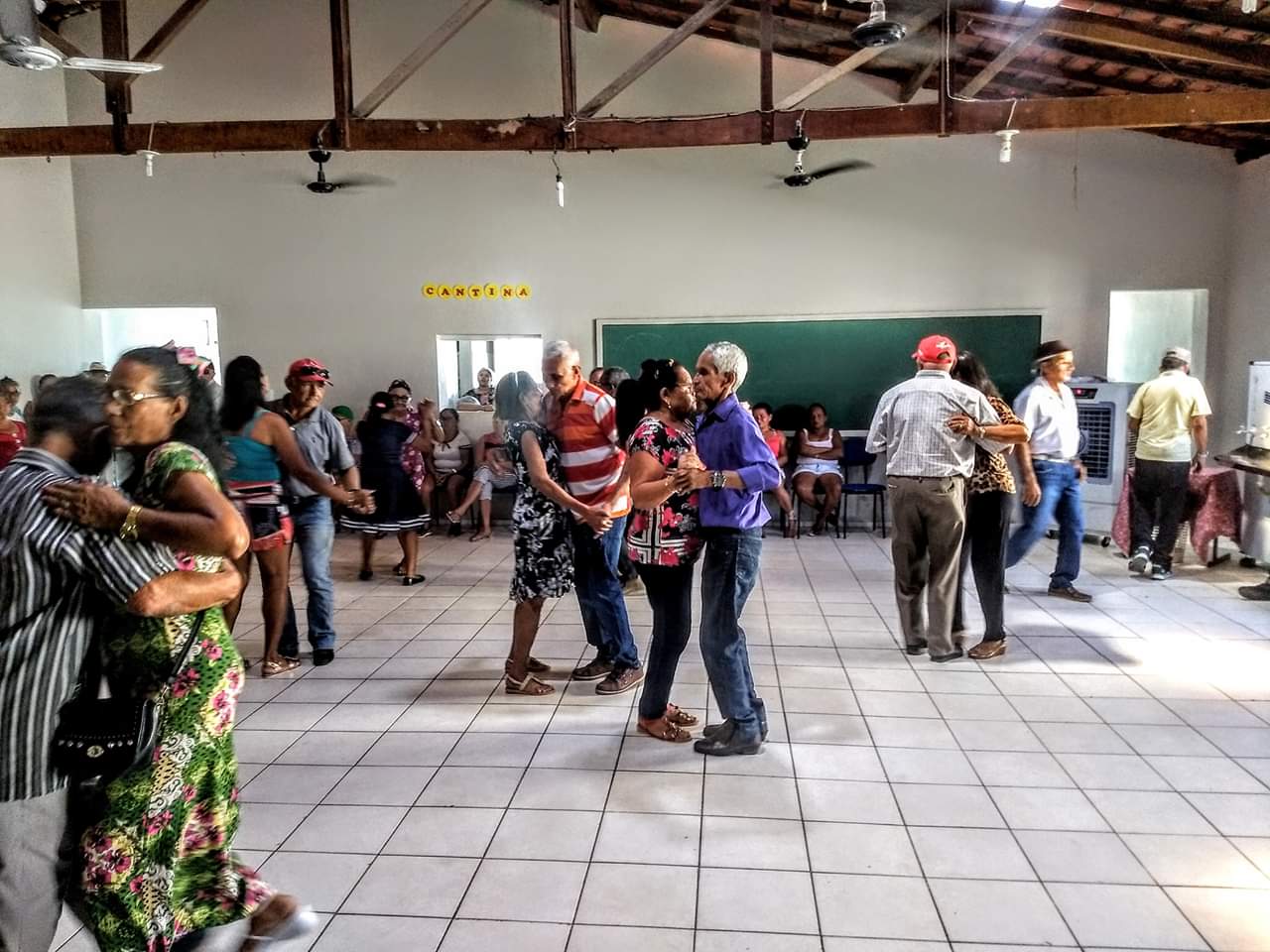 Idosos de Monsenhor Gil se encontram em dia de lazer 