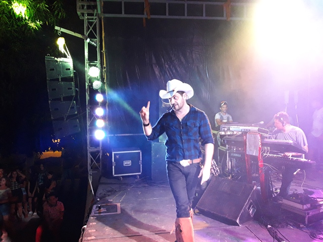 São João do bairro Codó junta multidão em Dom Expedito Lopes confira os vídeos.  - Imagem 21