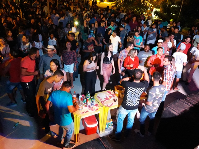 São João do bairro Codó junta multidão em Dom Expedito Lopes confira os vídeos.  - Imagem 17