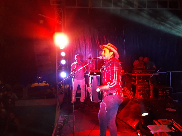 São João do bairro Codó junta multidão em Dom Expedito Lopes confira os vídeos.  - Imagem 57