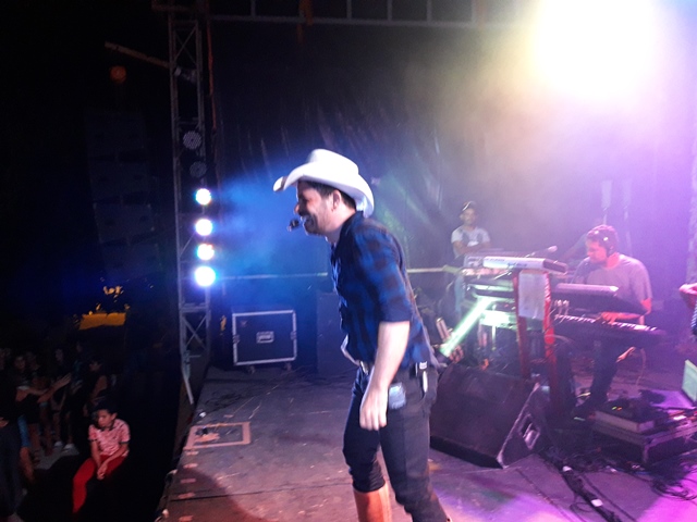 São João do bairro Codó junta multidão em Dom Expedito Lopes confira os vídeos.  - Imagem 19