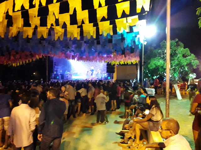 São João do bairro Codó junta multidão em Dom Expedito Lopes confira os vídeos.  - Imagem 24