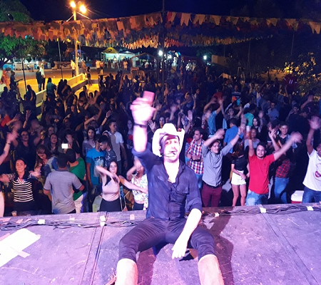 São João do bairro Codó junta multidão em Dom Expedito Lopes confira os vídeos. 